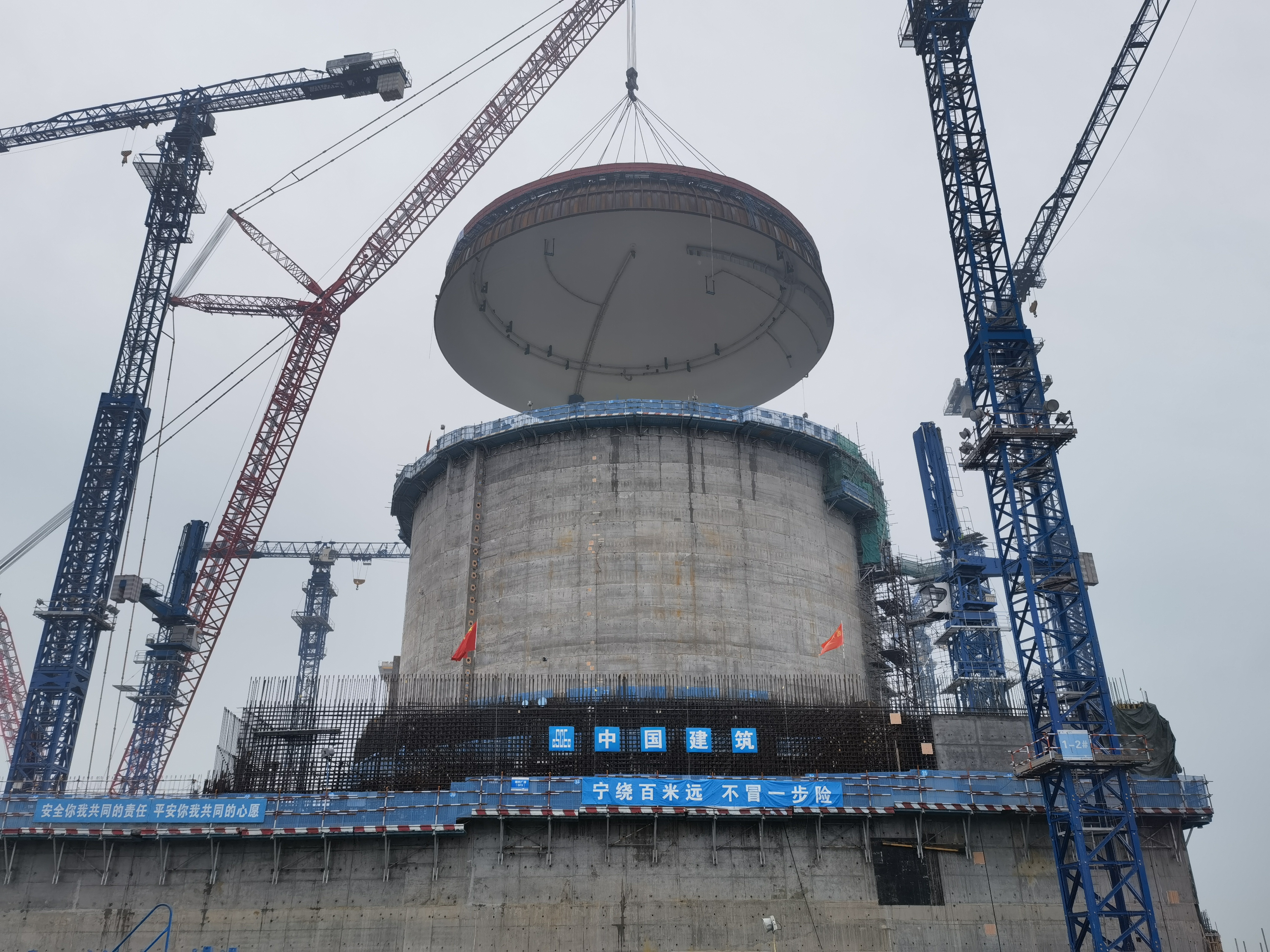 广东太平岭核电项目1号核岛穹顶顺利吊装