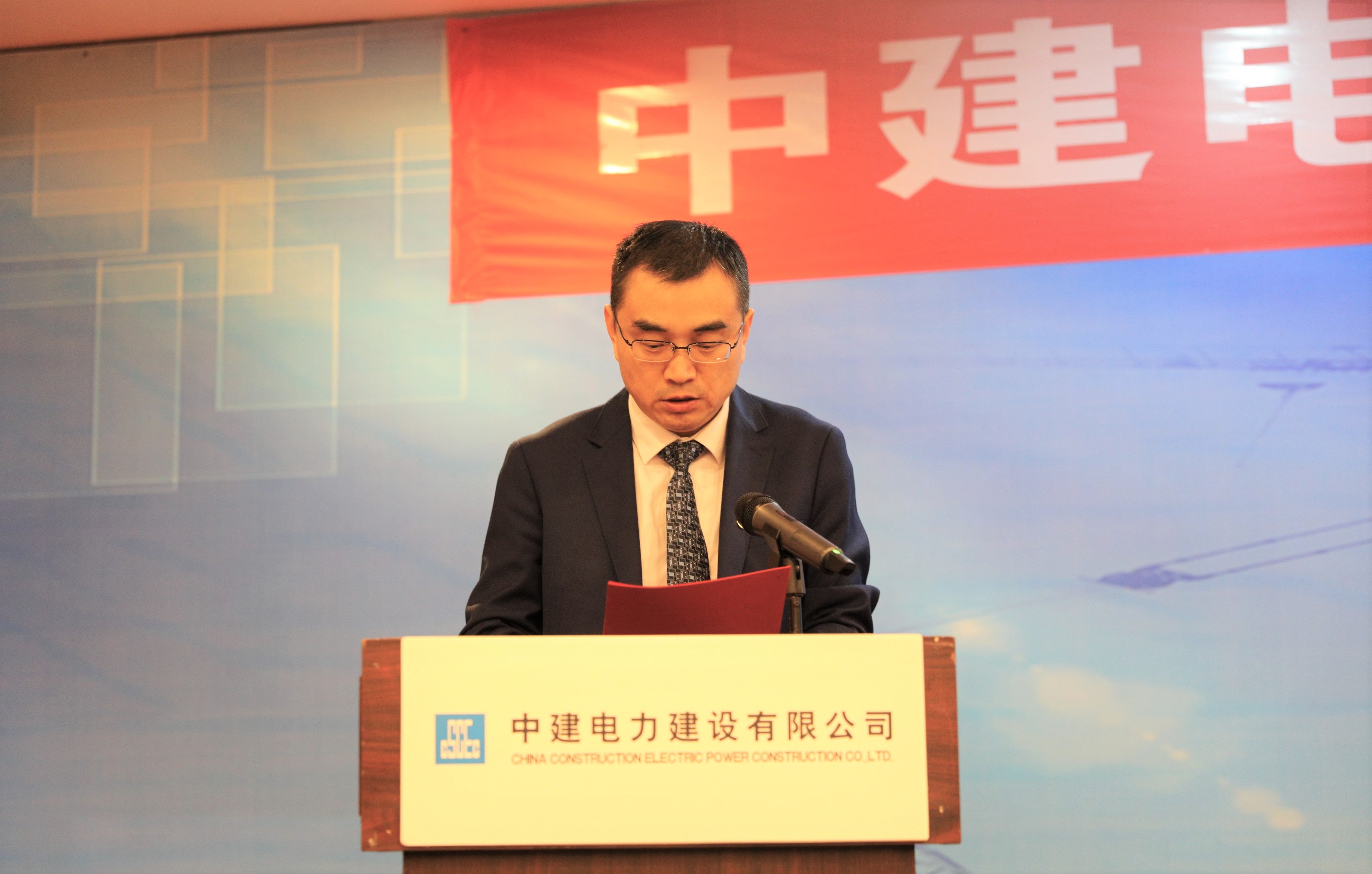 乔总讲话.jpg 乔总讲话.jpg