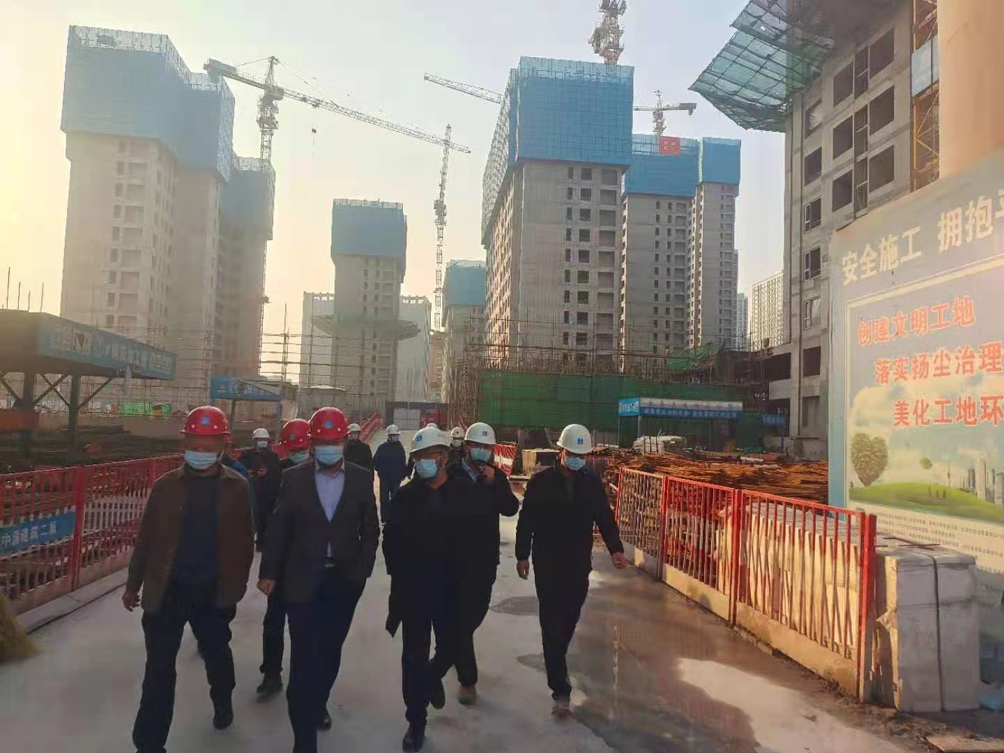 公司党委书记、董事长刘天军一行赴华中分公司太原融创项目座谈调研-可选照片-1.jpg 公司党委书记、董事长刘天军一行赴华中分公司太原融创项目座谈调研-可选照片-1.jpg